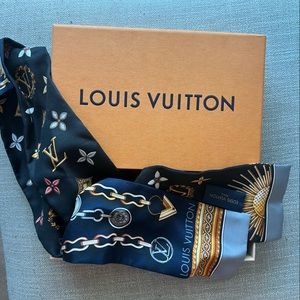 Louis Vuitton Black and Gold Scarf